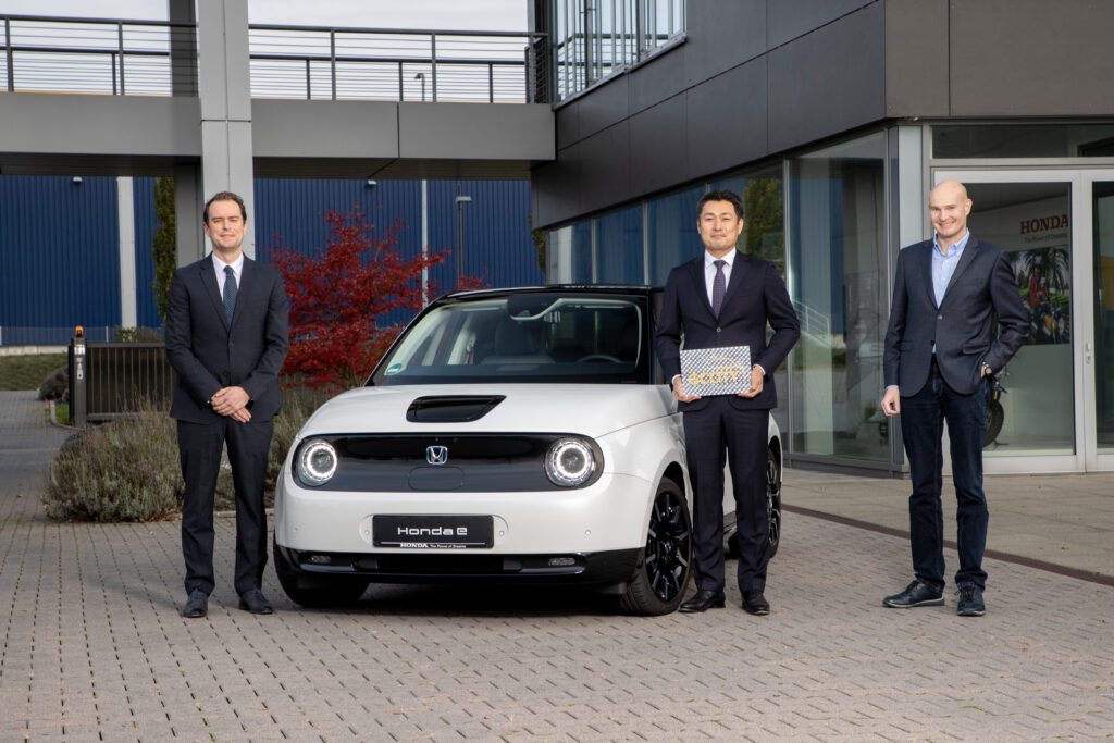 Copy of GCOTY Honda E Award Uebergabe